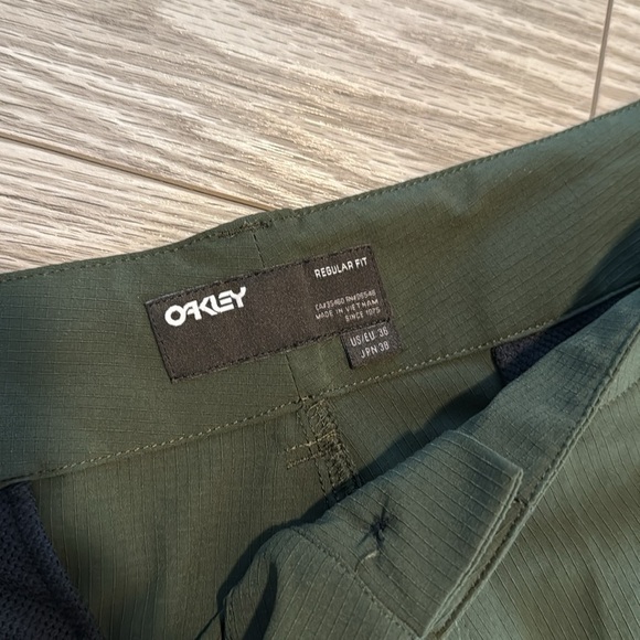 Oakley B1B Hybrid Shorts - Picture 6 of 9